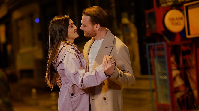 You Knock on My Door - Episode 38 - Photos - Hande Erçel, Kerem Bürsin