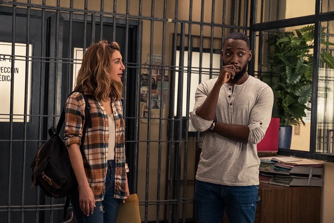 Kétségbeesettek - Filmfotók - Nasim Pedrad, Lamorne Morris