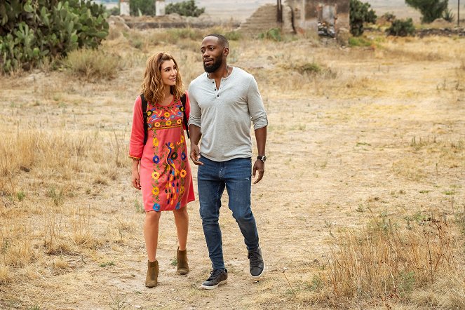 Zoufalky - Z filmu - Nasim Pedrad, Lamorne Morris