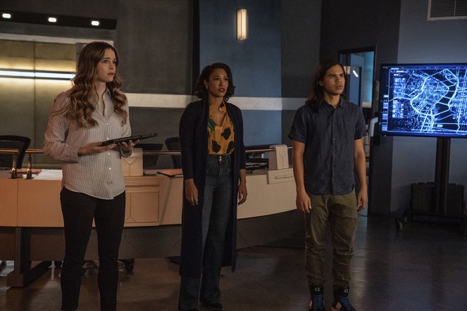 The Flash - Angst - Filmfotos - Danielle Panabaker, Candice Patton, Carlos Valdes