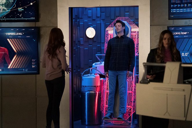 The Flash - Season 7 - The One with the Nineties - Photos - Grant Gustin, Danielle Panabaker