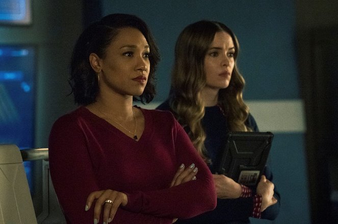 The Flash - The One with the Nineties - Photos - Candice Patton, Danielle Panabaker