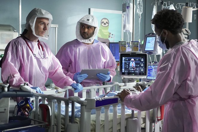 Grey's Anatomy - Season 17 - Sorry Doesn't Always Make It Right - Photos - Richard Flood
