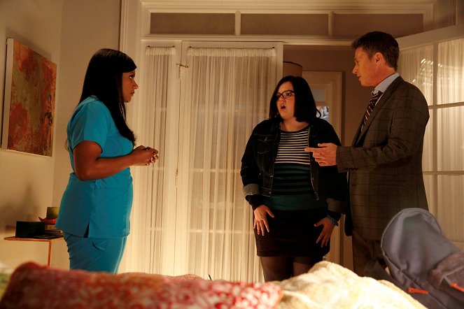 The Mindy Project - An Officer and a Gynecologist - Photos