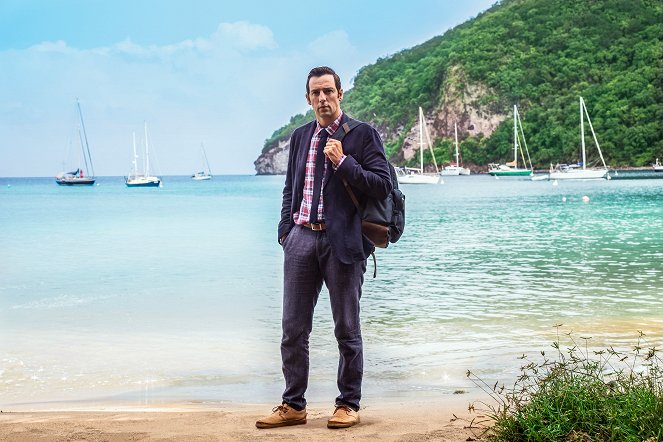 Death in Paradise - Season 10 - Promoción - Ralf Little