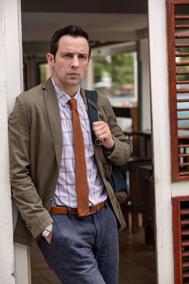 Death in Paradise - Season 10 - Werbefoto - Ralf Little