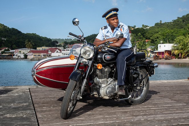 Death in Paradise - Season 10 - Werbefoto - Tobi Bakare