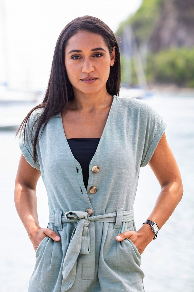 Death in Paradise - Season 10 - Werbefoto - Joséphine Jobert