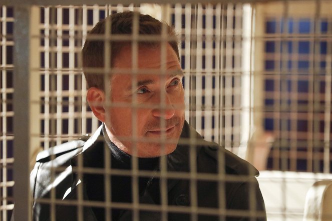 Law & Order: Organized Crime - Season 1 - What Happens in Puglia - Van film