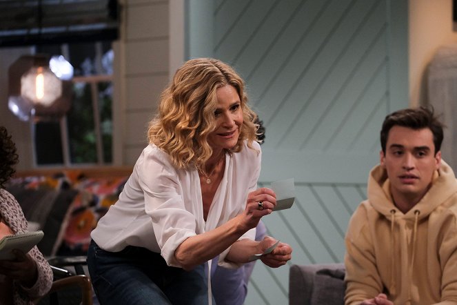 Call Your Mother - The Raines Games - Photos - Kyra Sedgwick, Joey Bragg