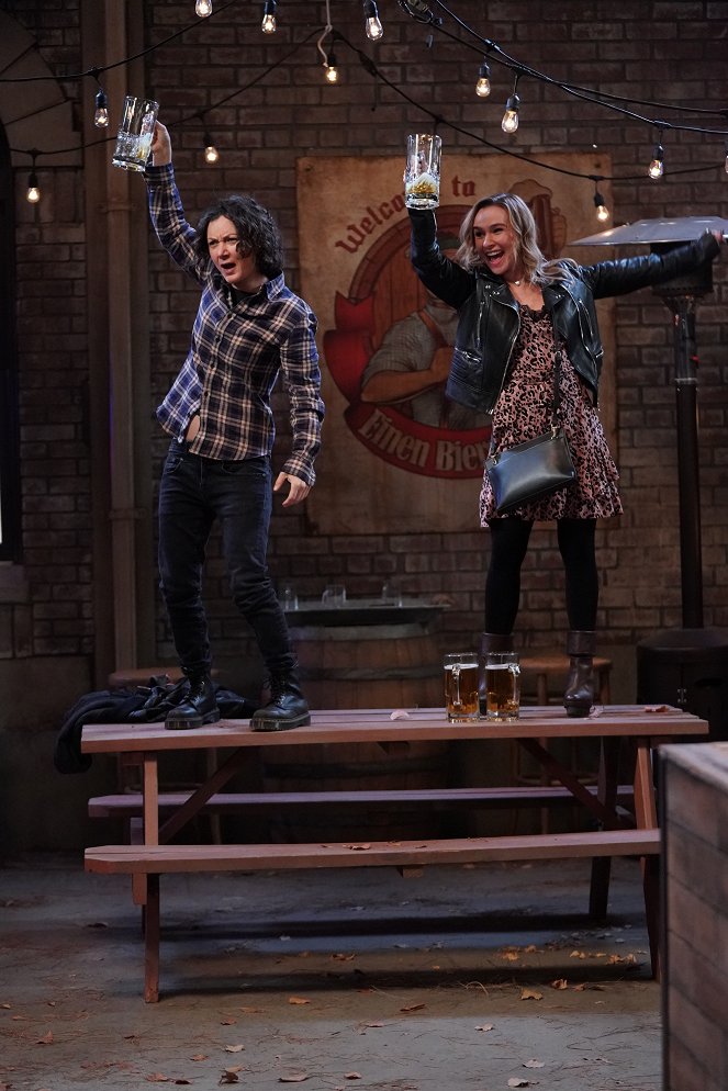 The Conners - Season 3 - An Old Dog, New Tricks and a Ticket to Ride - Photos - Sara Gilbert
