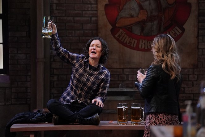 The Conners - An Old Dog, New Tricks and a Ticket to Ride - Photos - Sara Gilbert