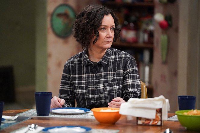 The Conners - Season 3 - Cheating, Revelations and a Box of Doll Heads - Z filmu - Sara Gilbert