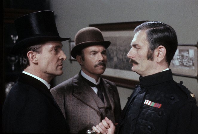 The Adventures of Sherlock Holmes - Season 1 - The Crooked Man - Filmfotos - Jeremy Brett, David Burke, Paul Chapman