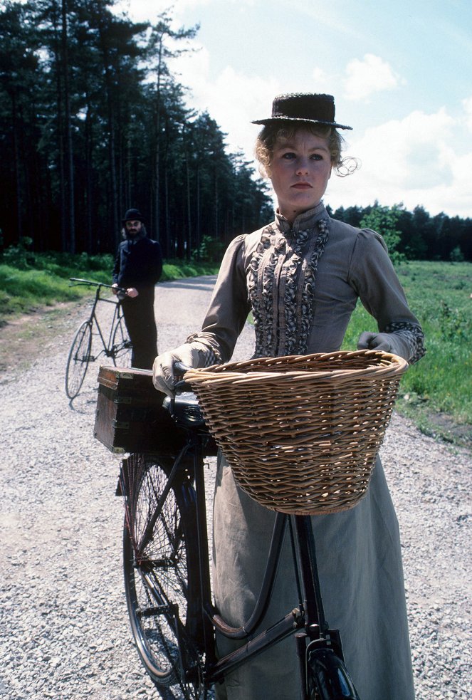The Adventures of Sherlock Holmes - The Solitary Cyclist - Van film - Barbara Wilshere
