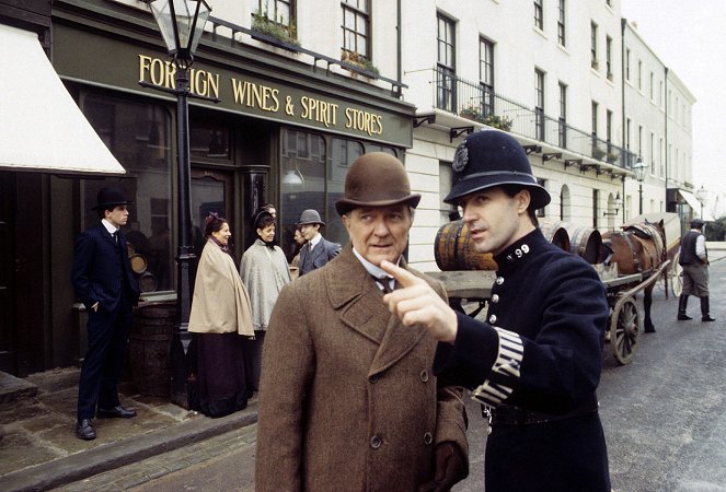 Przygody Sherlocka Holmesa - Season 1 - The Dancing Men - Z filmu - Tenniel Evans