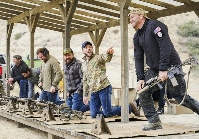SEAL Team - Kriegshelden - Dreharbeiten - Tyler Grey, A. J. Buckley, Max Thieriot, David Boreanaz