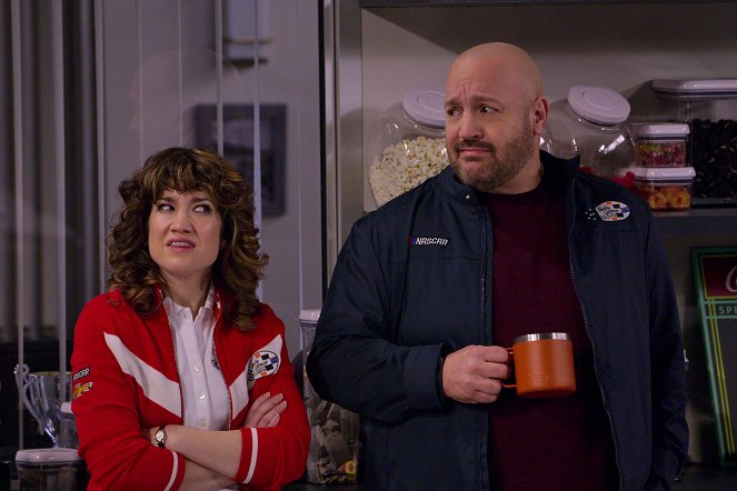 The Crew - My Name's Kevin and I Care About Feelings - Photos - Sarah Stiles, Kevin James