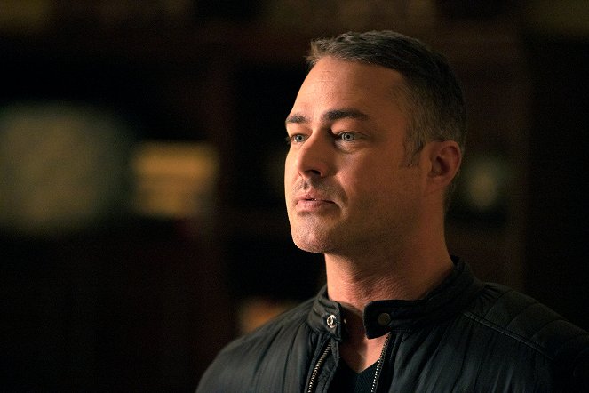 Chicago Fire - Blow This Up Somehow - Van film - Taylor Kinney