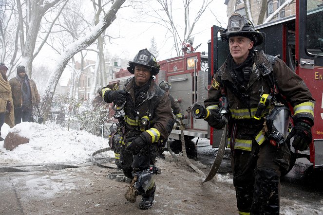 Chicago Fire - Dead of Winter - Photos - Daniel Kyri, David Eigenberg