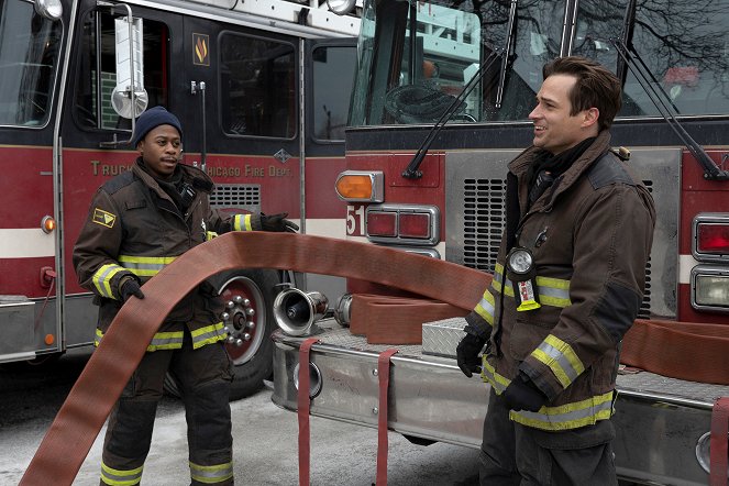 Chicago Fire - Season 9 - Escape Route - Photos - Daniel Kyri, Jon-Michael Ecker