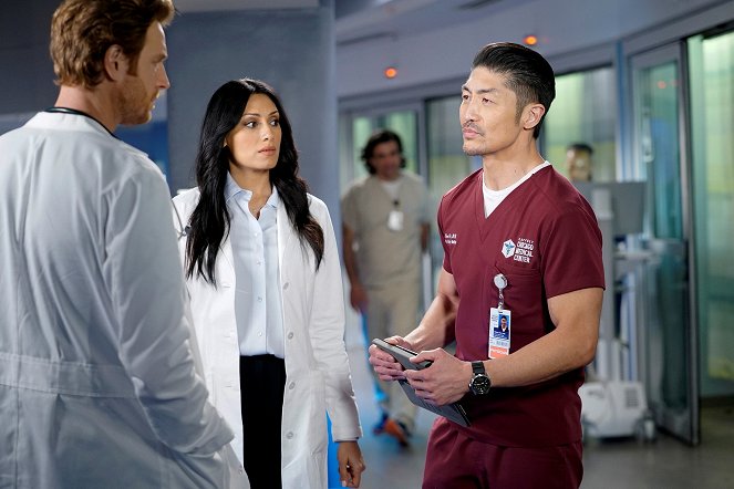 Chicago Med - Better Is the Enemy of Good - Photos - Nick Gehlfuss, Tehmina Sunny, Brian Tee