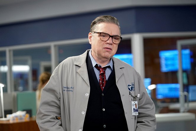 Chicago Med - Fathers and Mothers, Daughters and Sons - De la película - Oliver Platt