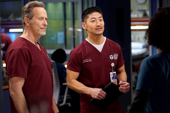 Chicago Med - Fathers and Mothers, Daughters and Sons - Filmfotók - Steven Weber, Brian Tee