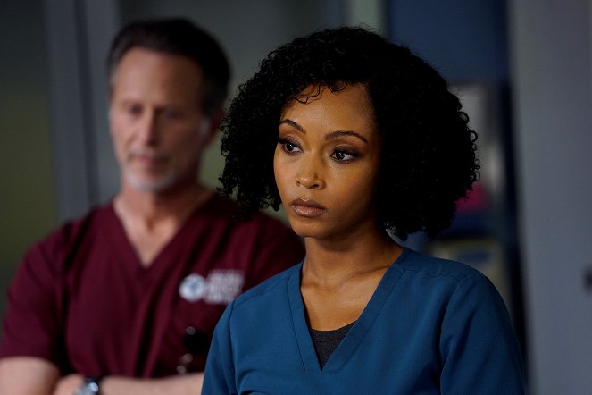 Chicago Med - Fathers and Mothers, Daughters and Sons - De la película - Yaya DaCosta