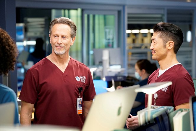 Chicago Med - Season 6 - Fathers and Mothers, Daughters and Sons - Photos - Steven Weber, Brian Tee