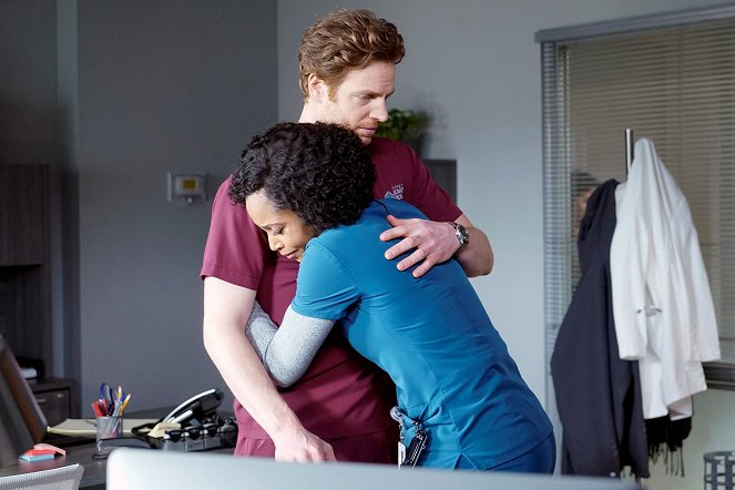 Chicago Med - For the Want of a Nail - Van film - Yaya DaCosta, Nick Gehlfuss