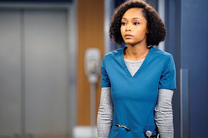 Chicago Med - Season 6 - For the Want of a Nail - Film - Yaya DaCosta