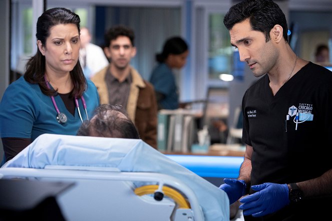 Chicago Med - So Many Things We've Kept Buried - Photos - Lorena Diaz, Dominic Rains