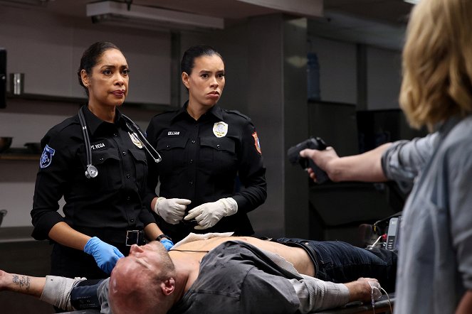 9-1-1: Lone Star - Mauvaise décision - Film - Gina Torres, Brianna Baker