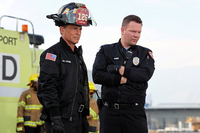 911-Texas - Elmozdulás - Filmfotók - Rob Lowe, Jim Parrack