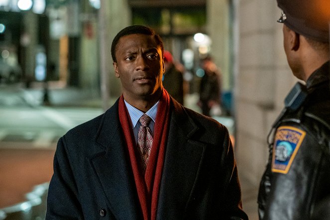 City on a Hill - Bill Russell's Bedsheets - Photos - Aldis Hodge