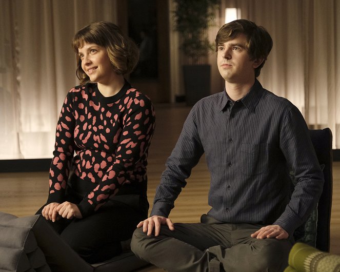 The Good Doctor - Gender Reveal - Photos - Paige Spara, Freddie Highmore