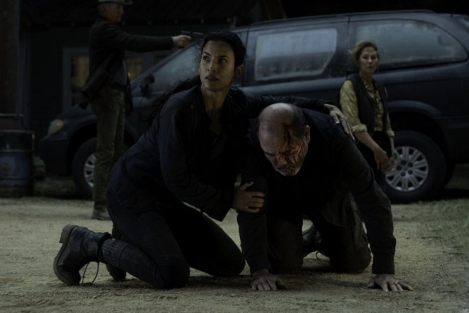 Fear the Walking Dead - Things Left to Do - Photos