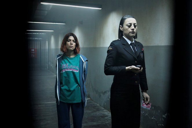 Dvůr v chládku - Epizoda 29 - Z filmu - Ceren Moray, Nergis Öztürk