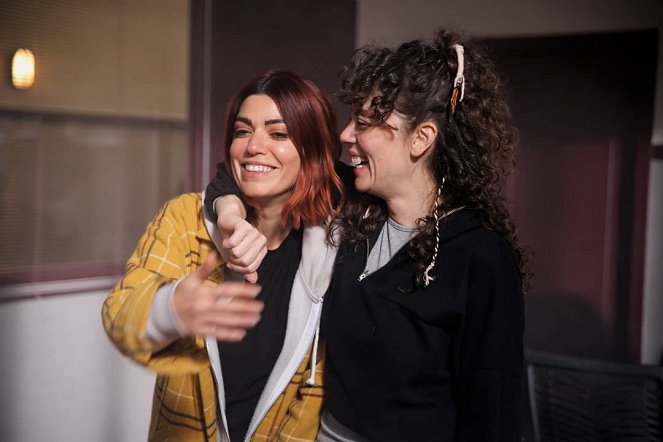 Avlu - Episode 14 - Tournage - Ceren Moray, Demet Evgar