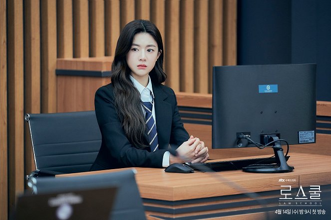 Law School - Lobby karty - Yoon-Jung Go