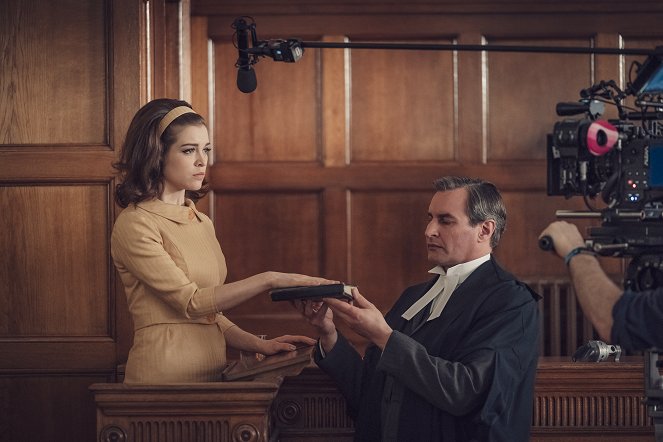 Christine Keeler tárgyalása - Episode 5 - Forgatási fotók - Sophie Cookson