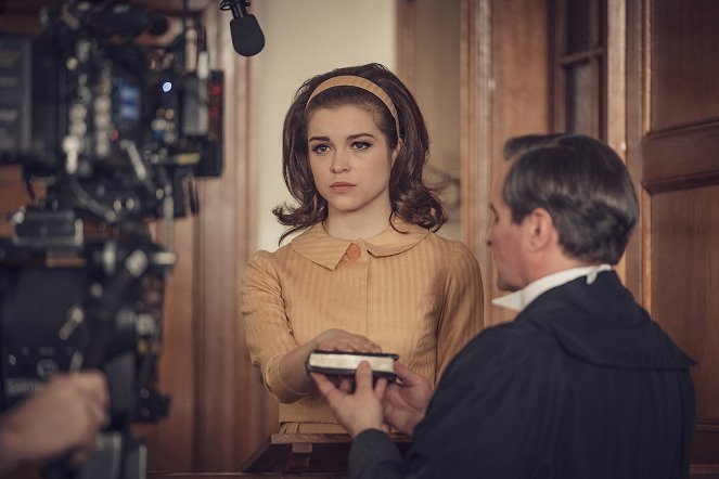 Christine Keeler tárgyalása - Episode 5 - Forgatási fotók - Sophie Cookson