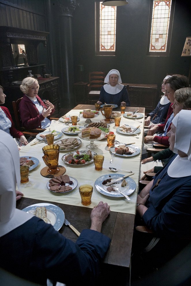 Call the Midwife - Episode 3 - Van film - Helen George, Jenny Agutter, Laura Main, Miranda Hart, George Rainsford, Pam Ferris