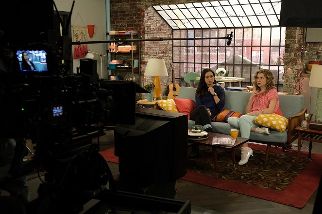 A Goldberg család - Season 8 - Randi-show - Forgatási fotók - Hayley Orrantia, Anna Grace Barlow