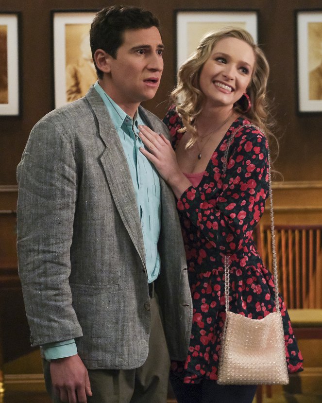 The Goldbergs - The Dating Game - Photos - Sam Lerner, Greer Grammer