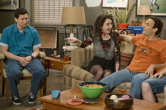 The Goldbergs - The Dating Game - Photos - Sam Lerner, Beth Triffon, Troy Gentile