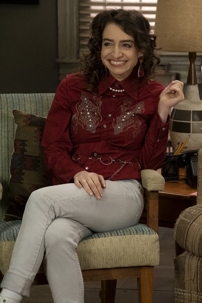 The Goldbergs - The Dating Game - Photos - Beth Triffon