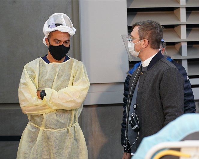Grey's Anatomy - Sign O' the Times - Van de set - Jesse Williams