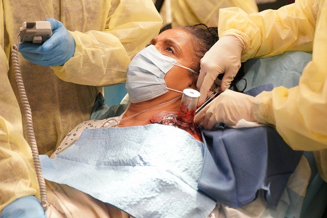 Grey's Anatomy - Season 17 - Sign O' the Times - Photos - Phylicia Rashad